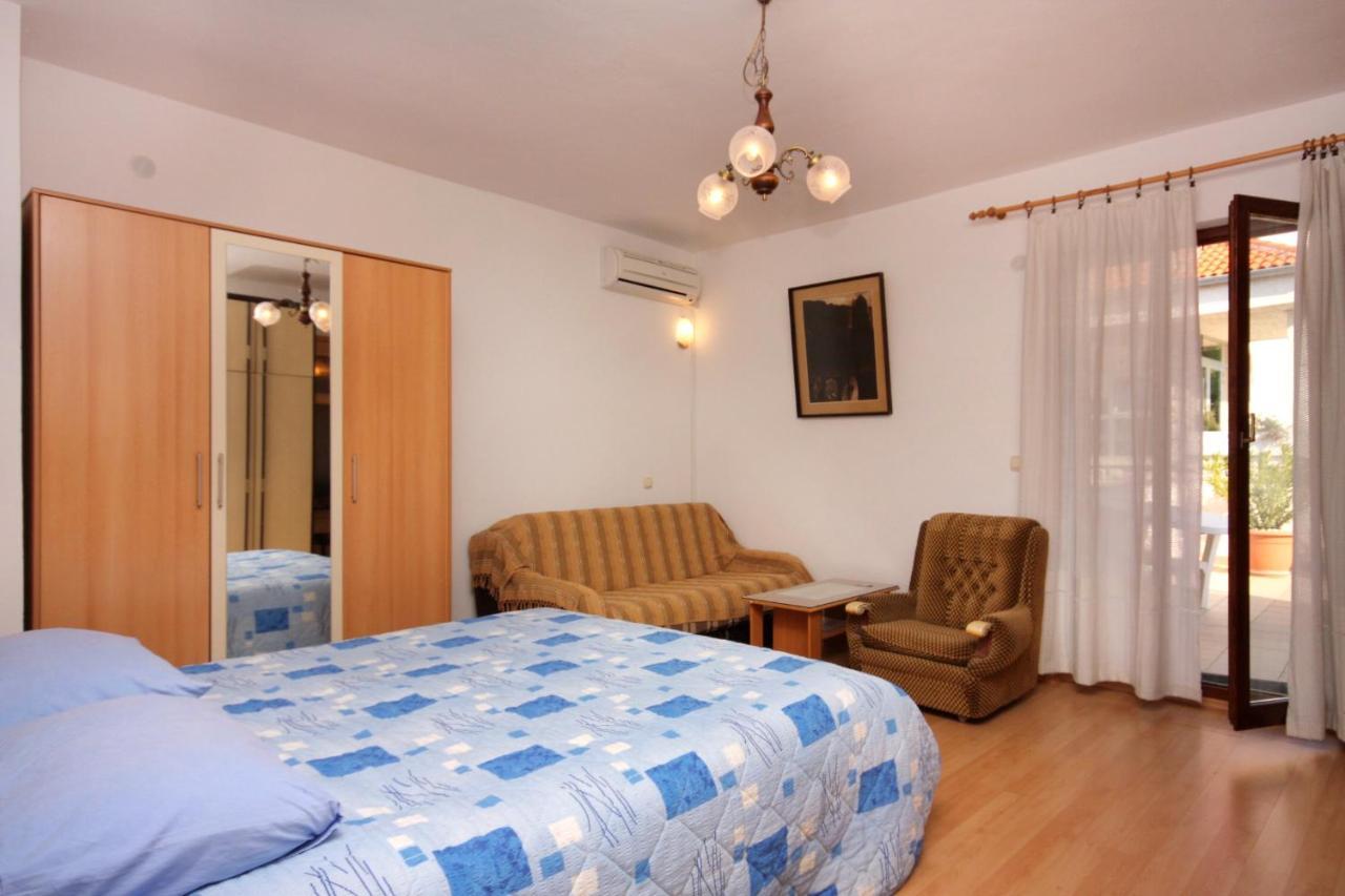 Apartment Vrbnik 5301B Екстер'єр фото