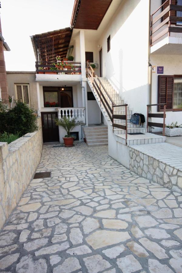 Apartment Vrbnik 5301B Екстер'єр фото