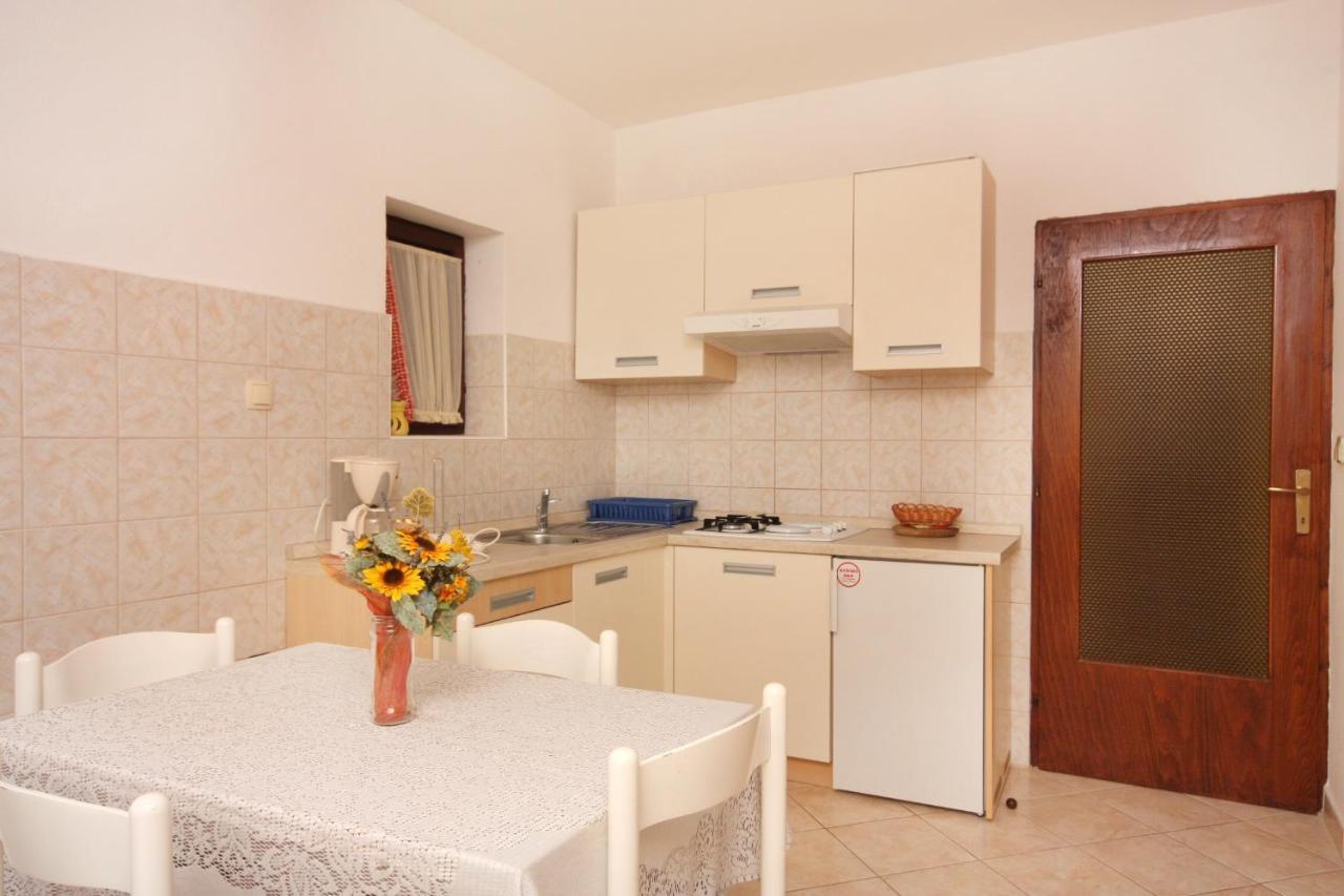Apartment Vrbnik 5301B Екстер'єр фото