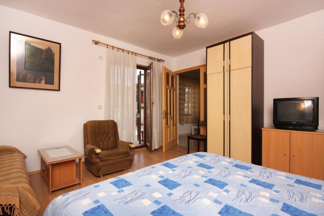 Apartment Vrbnik 5301B Екстер'єр фото